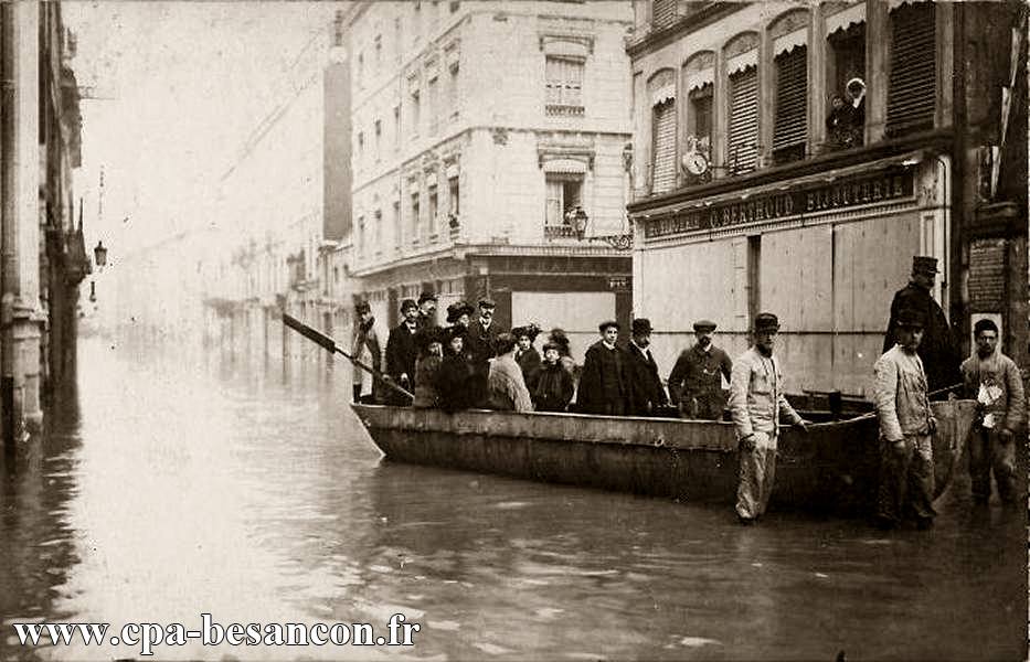 BESANÇON - Rue de la République - Inondations de 1910